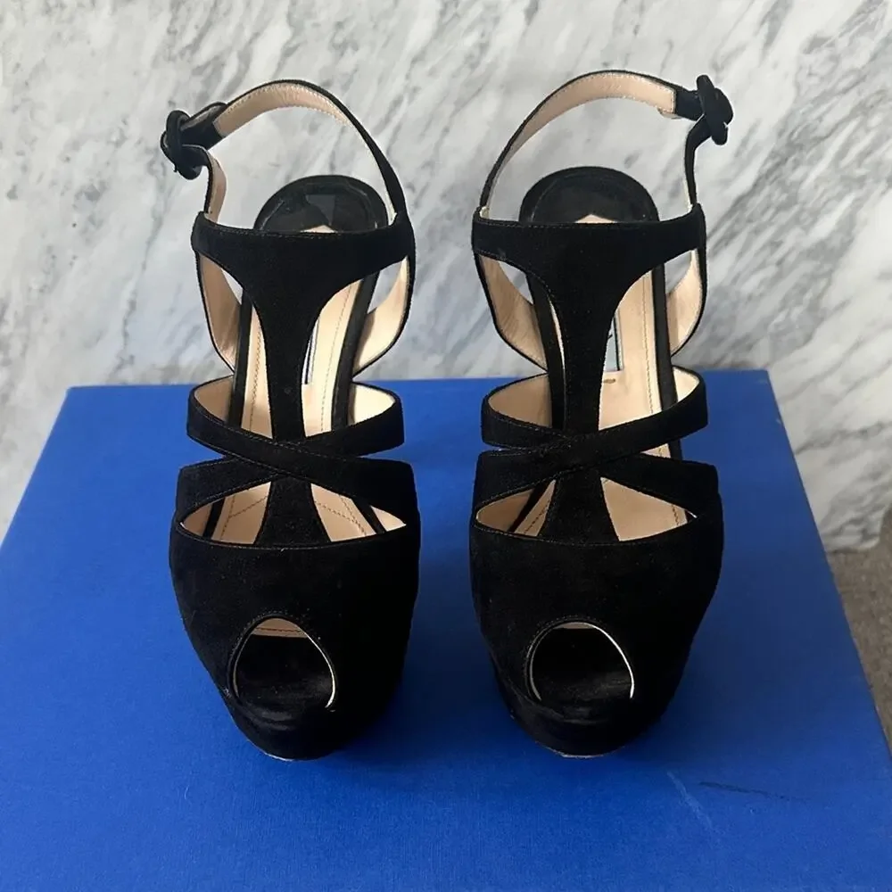 Prada chic black